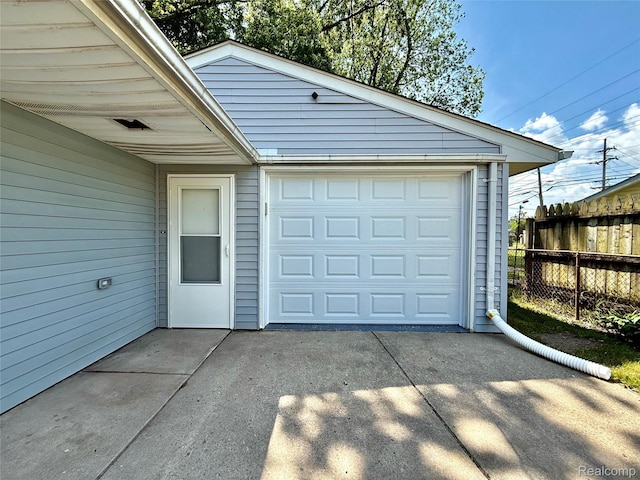 2526 Genes Dr, West Bloomfield, MI 48326 - garage featuring asphalt driveway