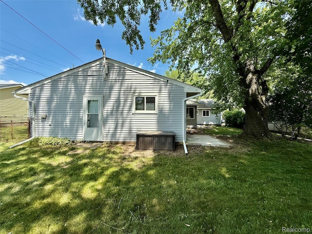 2526 Genes Dr, West Bloomfield, MI 48326 - rear view of property