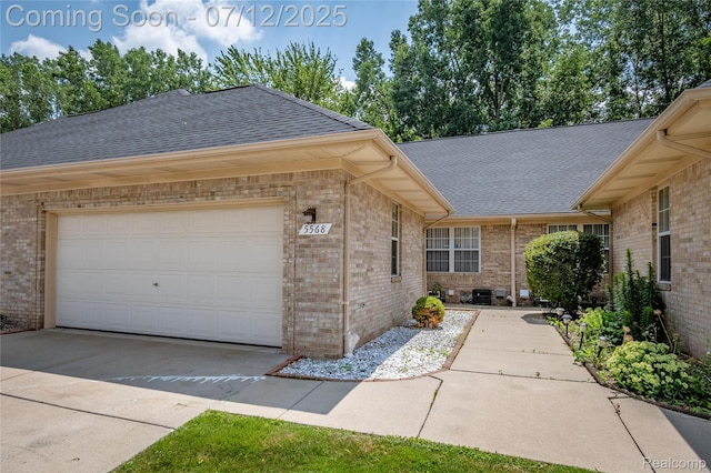 5568 Seabreeze Ln, Sterling Heights, MI 48310 - photo 1