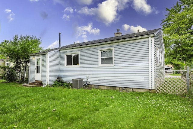 241 Dakota Ave, Ypsilanti, MI 48198 - back of property with a chimney