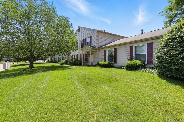 3043 Oakridge Ct, Lake Orion, MI 48360 - view of grassy yard