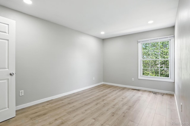 3043 Oakridge Ct, Lake Orion, MI 48360 - unfurnished room featuring light wood-style flooring and recessed lighting