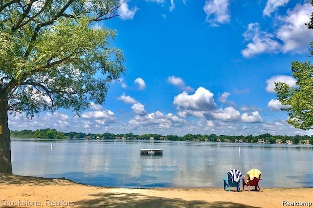 3043 Oakridge Ct, Lake Orion, MI 48360 - water view