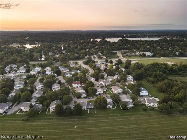 3043 Oakridge Ct, Lake Orion, MI 48360 - bird's eye view of a large body of water