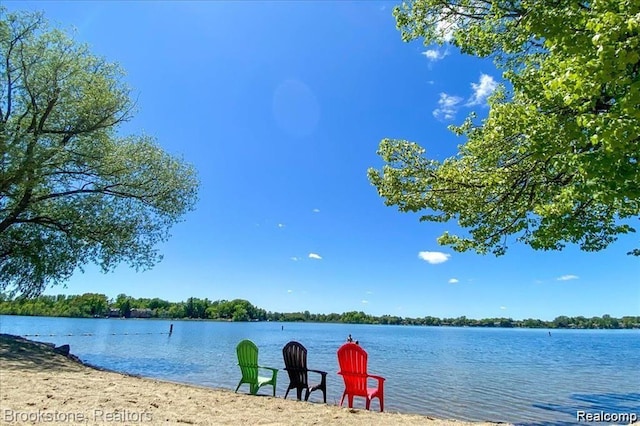 3043 Oakridge Ct, Lake Orion, MI 48360 - water view