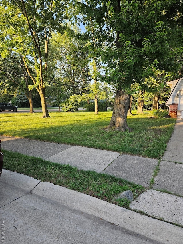 3976 Bristol Dr, Troy, MI 48083 - view of grassy yard