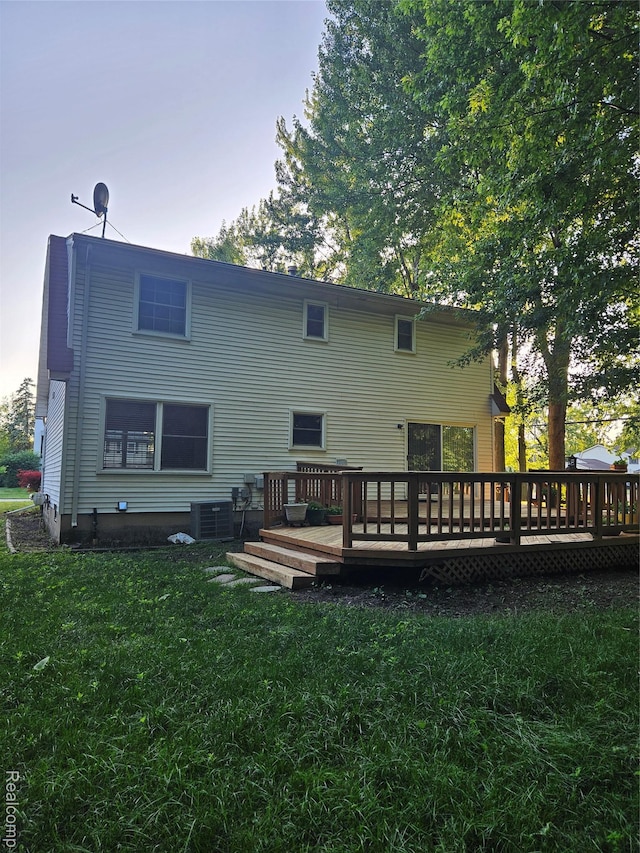 3976 Bristol Dr, Troy, MI 48083 - rear view of property featuring a wooden deck and a yard