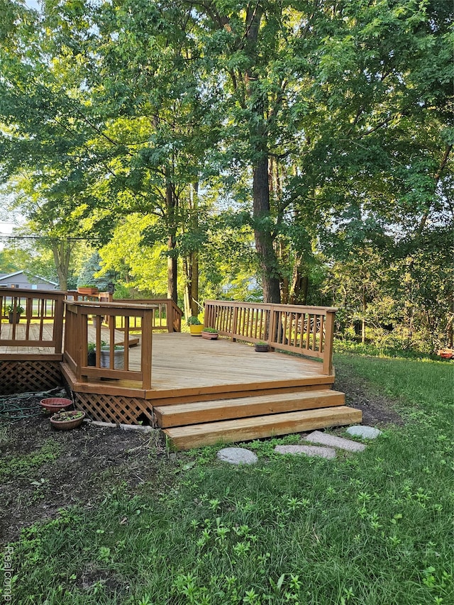 3976 Bristol Dr, Troy, MI 48083 - wooden terrace with view of scattered trees
