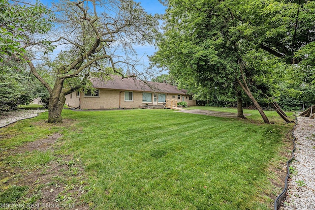 19100 Coral Gables St, Southfield, MI 48076 - view of green lawn