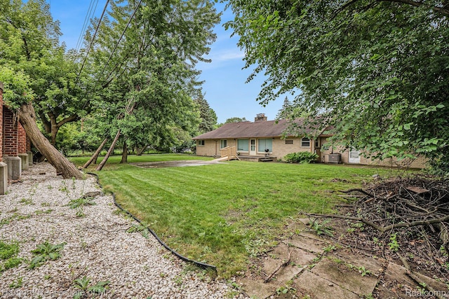 19100 Coral Gables St, Southfield, MI 48076 - view of grassy yard