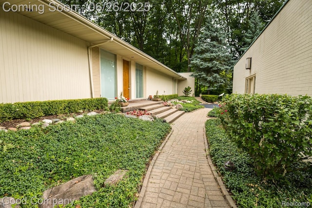 3788 Crestlake Dr, Bloomfield Hills, MI 48304 - view of yard