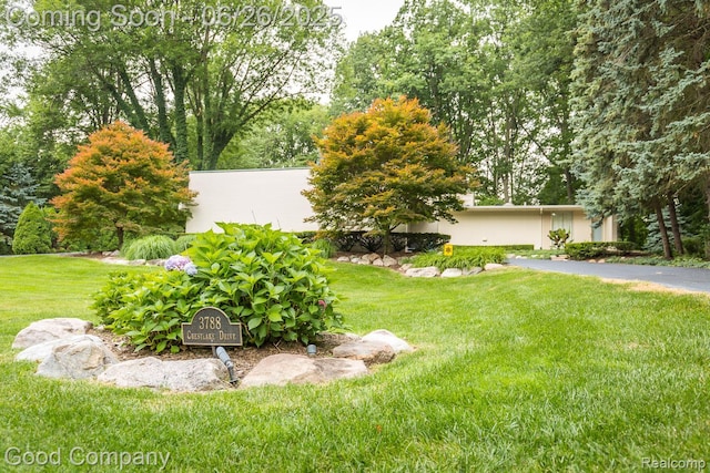 3788 Crestlake Dr, Bloomfield Hills, MI 48304 - view of grassy yard