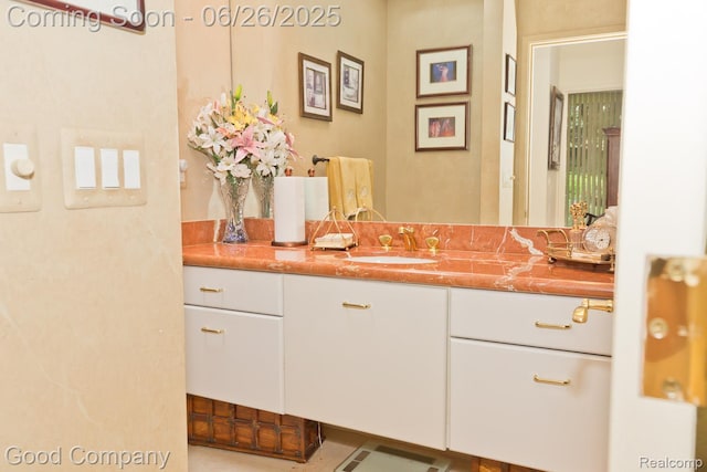 3788 Crestlake Dr, Bloomfield Hills, MI 48304 - bathroom featuring vanity
