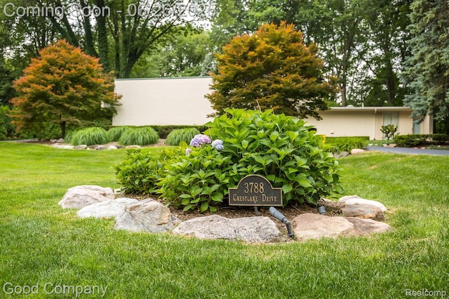 3788 Crestlake Dr, Bloomfield Hills, MI 48304 - community / neighborhood sign with a yard