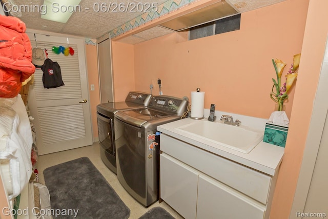 3788 Crestlake Dr, Bloomfield Hills, MI 48304 - laundry room featuring washing machine and dryer
