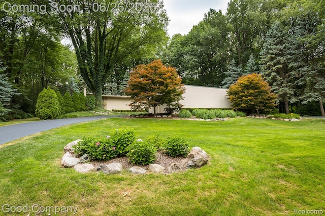 3788 Crestlake Dr, Bloomfield Hills, MI 48304 - view of grassy yard