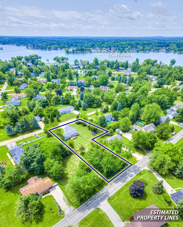 123 Carlysle Dr, Brooklyn, MI 49230 - aerial view of property and surrounding area featuring a large body of water and property parcel outlined
