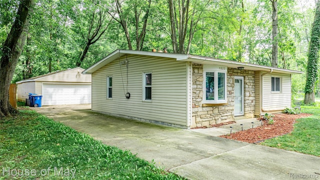 4822 Filer St, Waterford, MI 48328 - photo 2