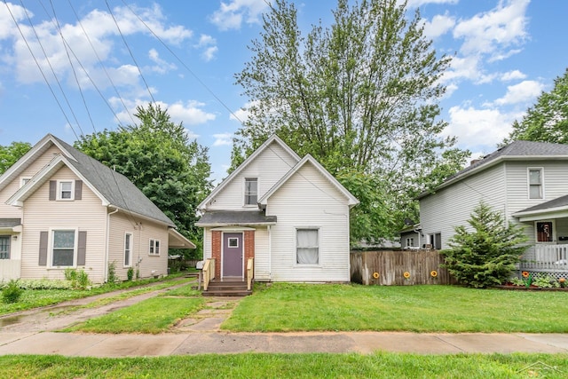 735 W Stewart St, Owosso, MI 48867 - view of traditional home