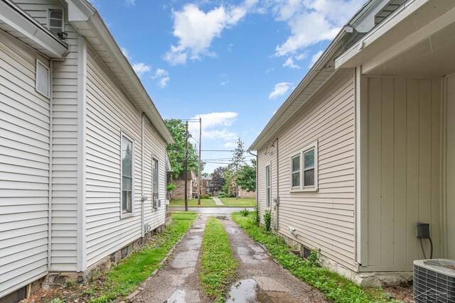 735 W Stewart St, Owosso, MI 48867 - view of yard