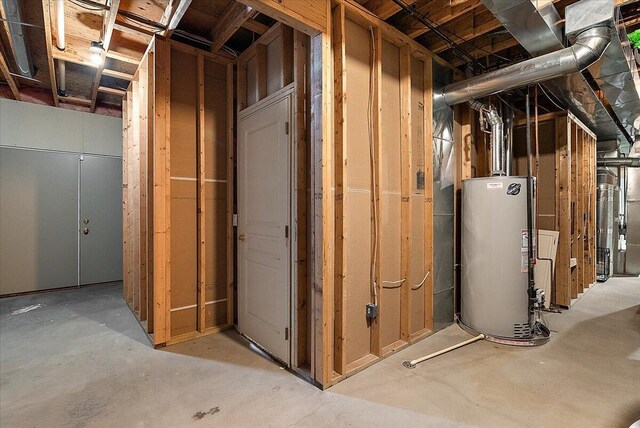 7870 Mooring Ct, Hudsonville, MI 49426 - unfinished below grade area featuring water heater