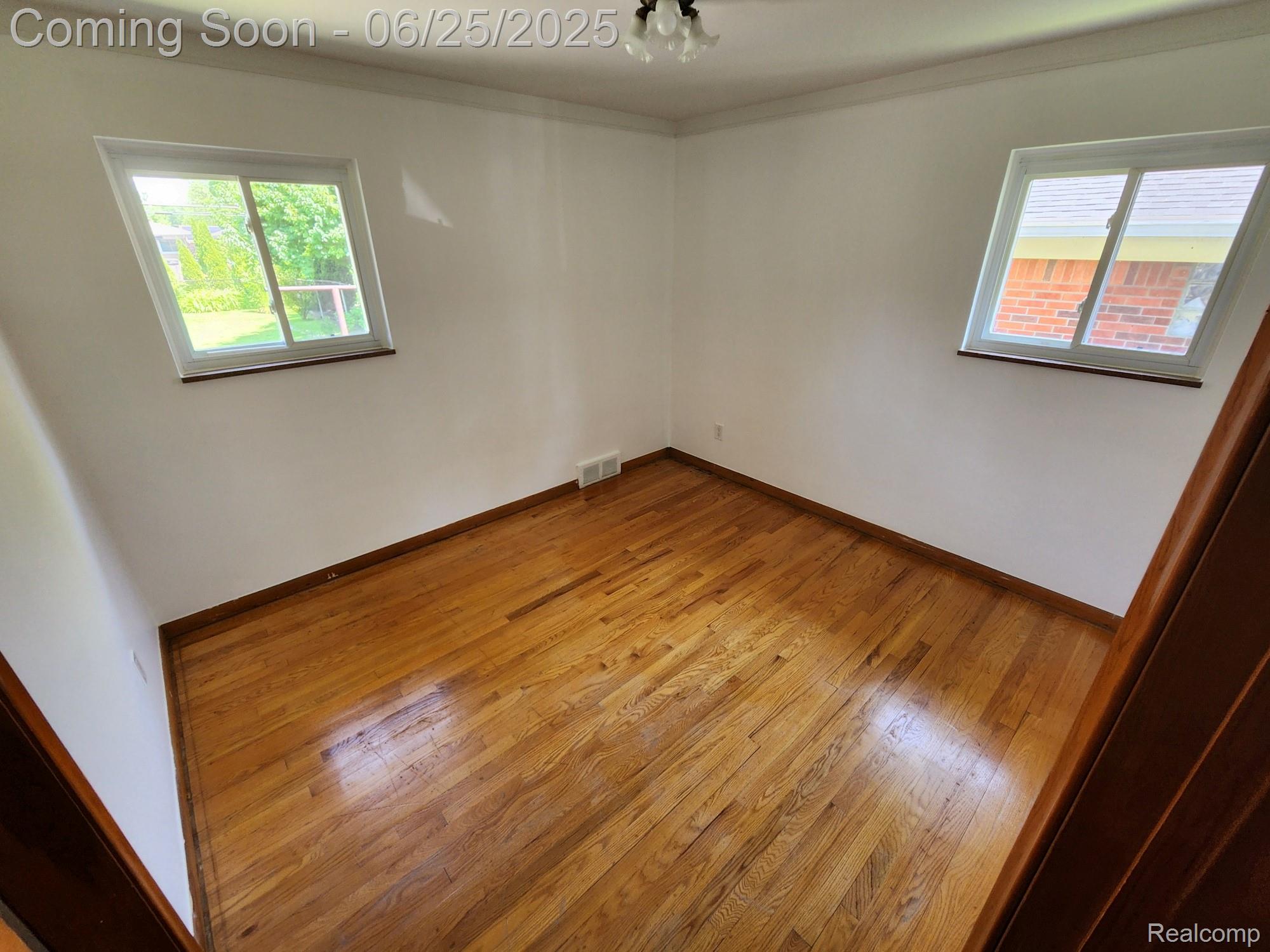 20313 Alexander St, Saint Clair Shores, MI 48081 - photo 12