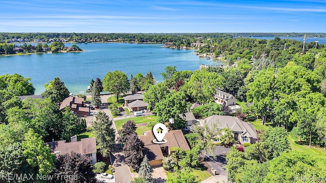 3234 Pine Lake Rd, West Bloomfield, MI 48324 - aerial view of residential area with a large body of water