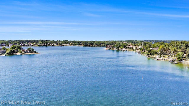 3234 Pine Lake Rd, West Bloomfield, MI 48324 - water view