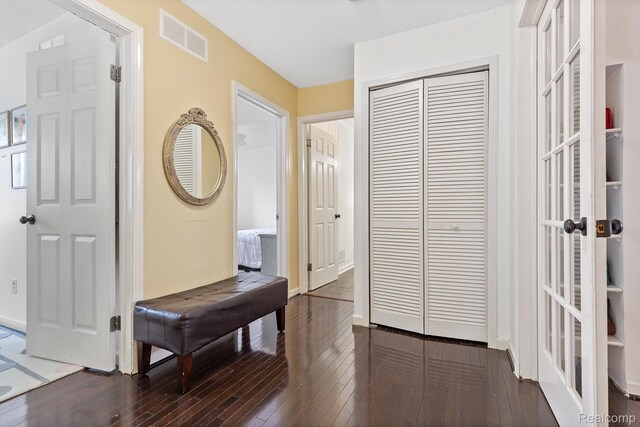 5305 Wright Way S, West Bloomfield, MI 48322 - corridor featuring dark wood-type flooring and baseboards