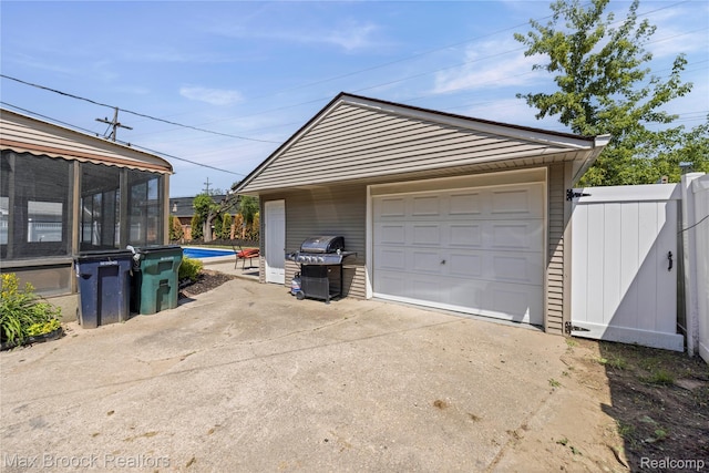 1122 Symes Ct, Royal Oak, MI 48067 - detached garage with concrete driveway