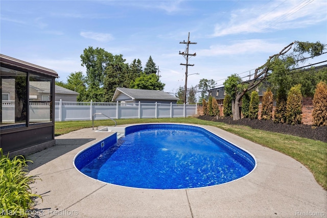 1122 Symes Ct, Royal Oak, MI 48067 - view of pool featuring a fenced backyard