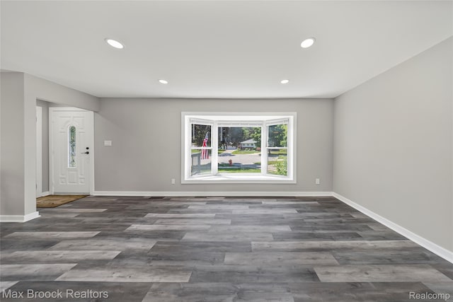 1122 Symes Ct, Royal Oak, MI 48067 - foyer entrance with recessed lighting and wood finished floors