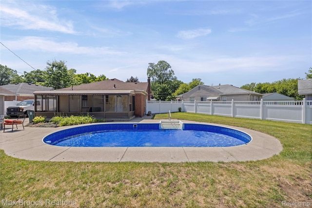 1122 Symes Ct, Royal Oak, MI 48067 - view of pool with a sunroom