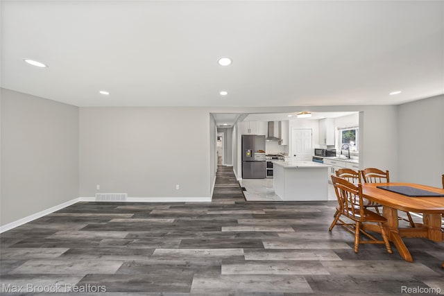 1122 Symes Ct, Royal Oak, MI 48067 - dining room featuring dark wood-style floors and recessed lighting