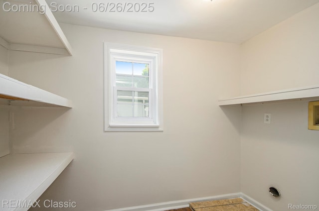 207 Washington St, Holly, MI 48442 - laundry area with baseboards and washer hookup