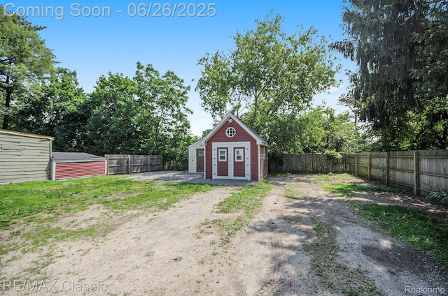 207 Washington St, Holly, MI 48442 - view of outdoor structure featuring a fenced backyard