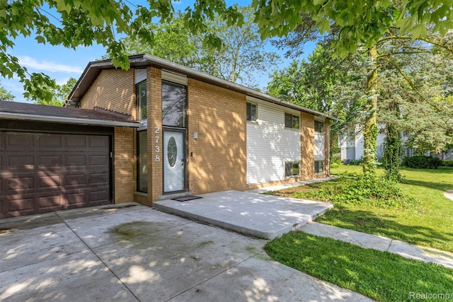 2738 Berry Dr, Bloomfield Hills, MI 48304 - view of front of home featuring brick siding, a garage, driveway, and a front yard