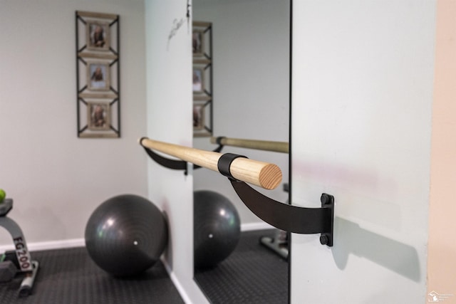 7145 S Valley Cir, Lambertville, MI 48144 - workout room featuring baseboards