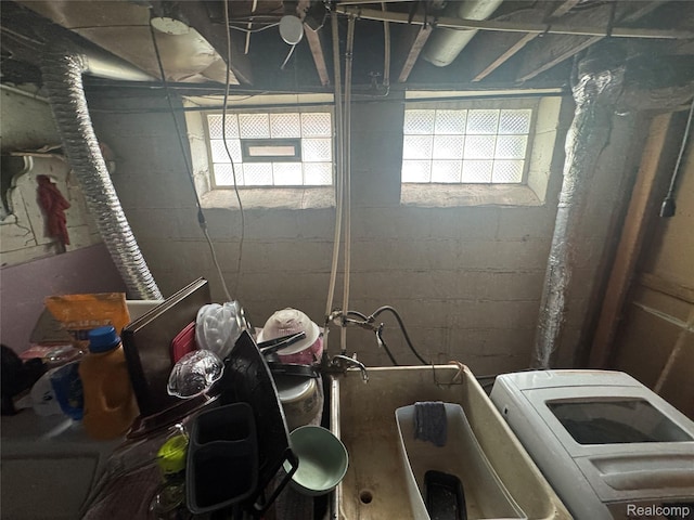 16740 Woodingham Dr, Detroit, MI 48221 - full bathroom featuring tiled shower