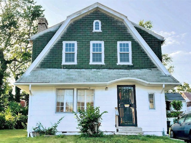 3254 W W Philadelphia St, Detroit, MI 48206 - view of front of house with a chimney and a gambrel roof