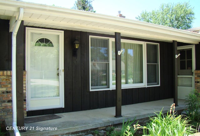 4215 S Wayside Dr, Saginaw, MI 48603 - entrance to property featuring covered porch