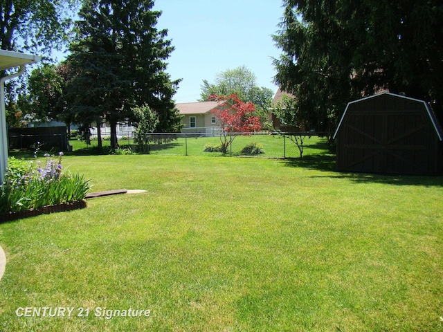 4215 S Wayside Dr, Saginaw, MI 48603 - view of yard featuring a storage unit