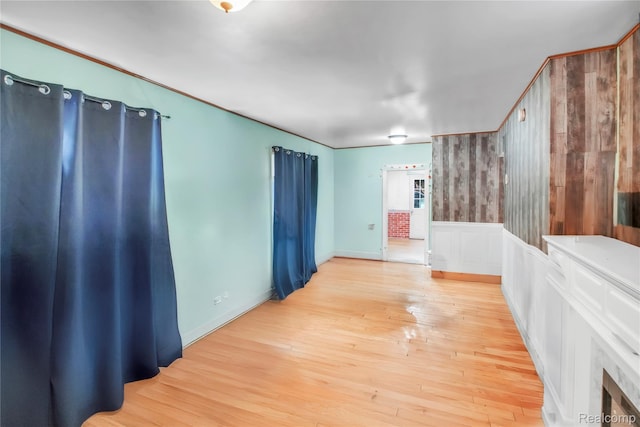 2211 Avon St, Saginaw, MI 48602 - unfurnished room with light wood-style flooring and a wainscoted wall