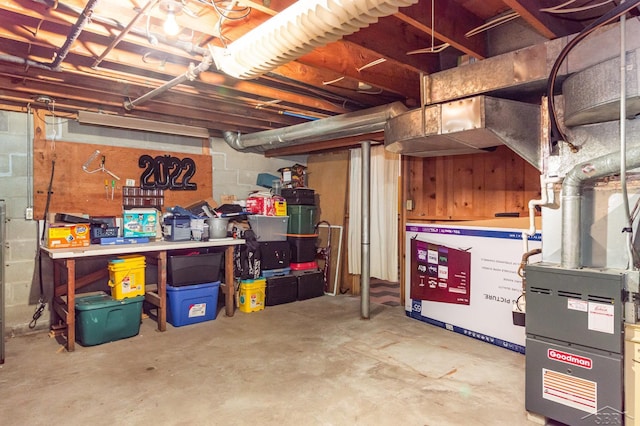 239 Heyn St, Saginaw, MI 48602 - unfinished below grade area with a workshop area