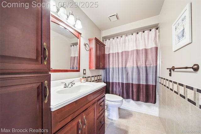 15653 Heather Ridge Trl, Clinton Township, MI 48038 - full bathroom featuring tile patterned flooring, vanity, tile walls, a wainscoted wall, and shower / bath combo with shower curtain