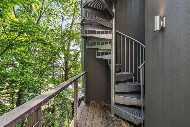 9182 Hemlock Ln, Bridgman, MI 49106 - view of staircase