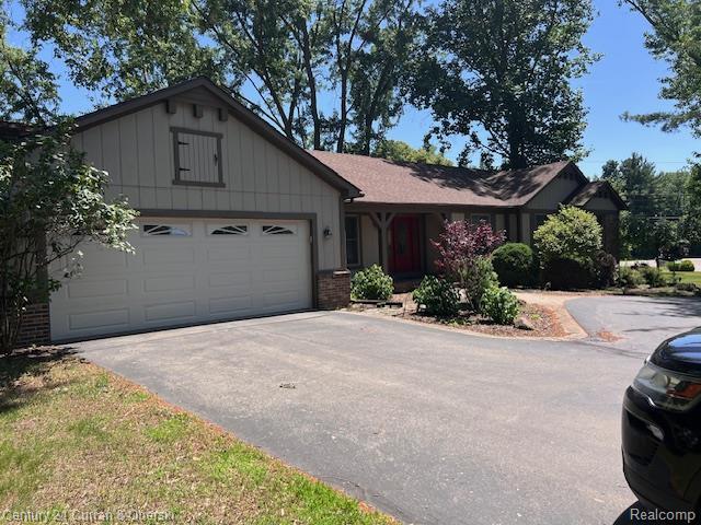 5463 Greenfield Rd, Brighton, MI 48114 - photo 2