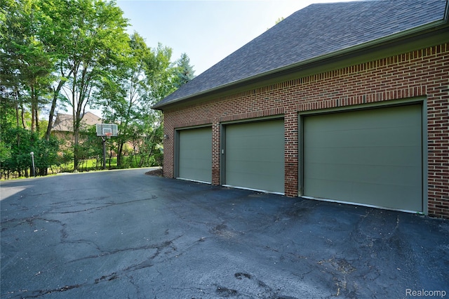 8356 Misty Mdws, Grand Blanc, MI 48439 - view of garage