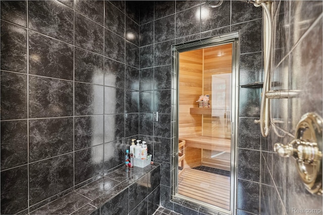 8356 Misty Mdws, Grand Blanc, MI 48439 - bathroom with tiled shower