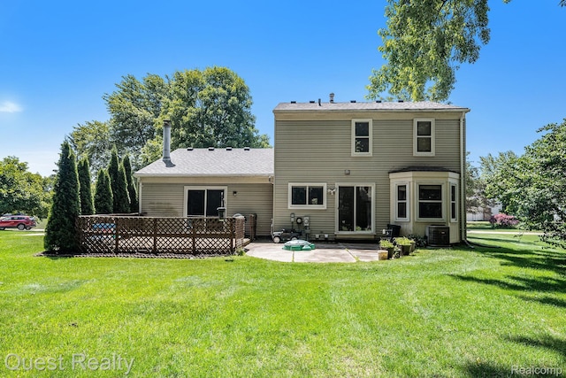 28041 Gettysburg St, Farmington, MI 48331 - rear view of property with a patio and a yard